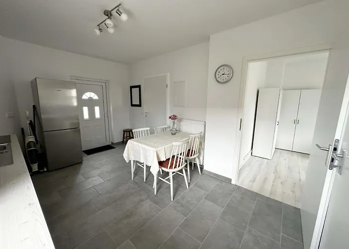 Apartment Ruhige Monteurwohnung-fewo Fuer 4 Personen In